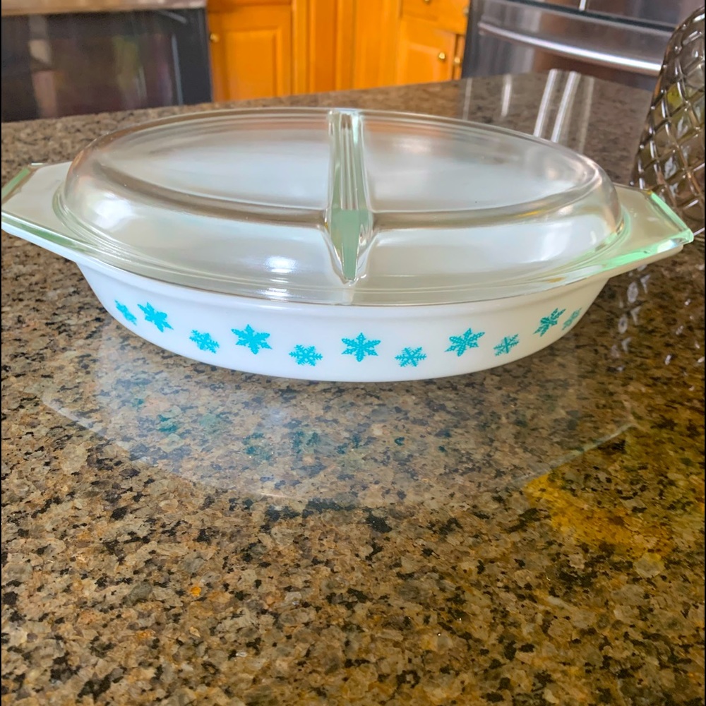 PYREX VINTAGE SNOWFLAKE CINDERELLA DIVIDED DISH 1.5 QUART Glass Lid RARE